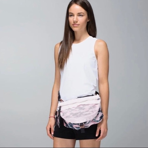 lululemon athletica Handbags - Lululemon crossbody bag lululemon athletica Handbags - Lululemon crossbody bag